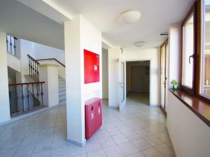 Pronájem kanceláře, Praha - Smíchov, Štefánikova, 63 m2