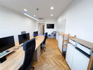 Pronájem kanceláře, Hradec Králové, třída Karla IV., 135 m2