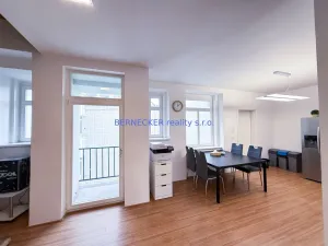 Pronájem kanceláře, Hradec Králové, třída Karla IV., 135 m2