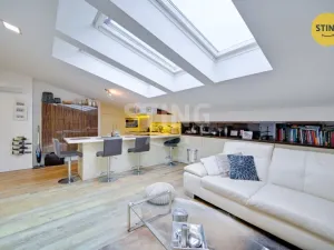 Prodej obchodního prostoru, Kroměříž, 1. máje, 102 m2