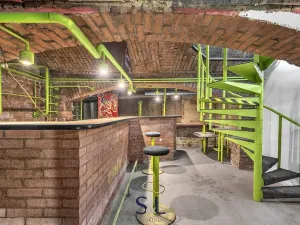 Prodej obchodního prostoru, Praha - Vysočany, Novovysočanská, 222 m2