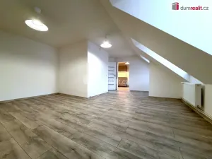 Prodej bytu 2+1, Karlovy Vary, Kolmá, 119 m2