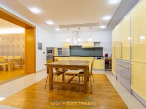 Pronájem atypického bytu, Znojmo, Horní náměstí, 260 m2