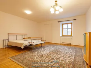 Pronájem atypického bytu, Znojmo, Horní náměstí, 260 m2