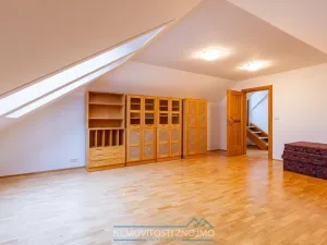 Pronájem atypického bytu, Znojmo, Horní náměstí, 260 m2