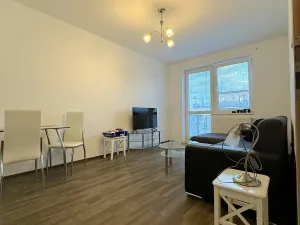 Pronájem bytu 2+kk, Praha, Tvrdonická, 48 m2
