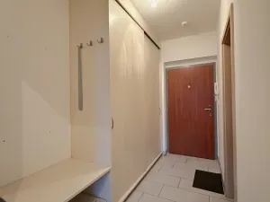 Pronájem bytu 2+kk, Praha, Tvrdonická, 48 m2