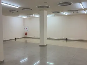 Prodej obchodního prostoru, Karlovy Vary, Divadelní náměstí, 100 m2