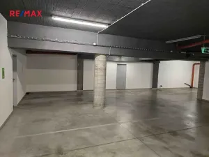 Pronájem garážového stání, Kolín, Antonína Dvořáka, 12 m2