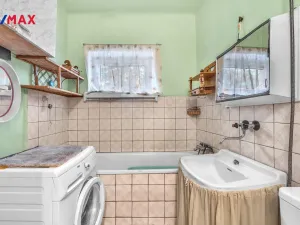 Prodej bytu 2+1, Chvaletice, 9. května, 53 m2