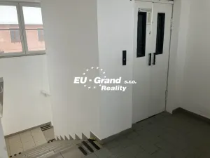 Pronájem obchodního prostoru, Varnsdorf, Kmochova, 450 m2