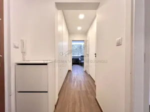 Pronájem bytu 2+kk, Praha - Kobylisy, Jelínkova, 50 m2