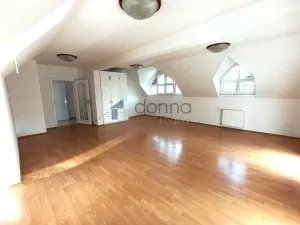 Pronájem rodinného domu, Praha, K vinicím, 251 m2