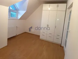 Pronájem rodinného domu, Praha, K vinicím, 251 m2