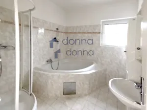 Pronájem rodinného domu, Praha, K vinicím, 251 m2