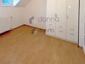Pronájem rodinného domu, Praha, K vinicím, 251 m2