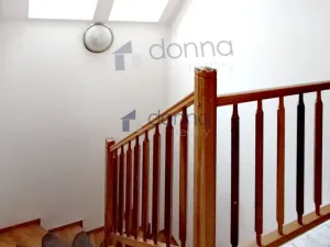 Pronájem rodinného domu, Praha, K vinicím, 251 m2