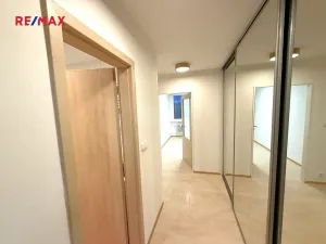 Pronájem bytu 2+kk, Praha - Horní Měcholupy, Ravennská, 43 m2