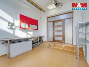 Prodej obchodního prostoru, Praha - Uhříněves, Přátelství, 490 m2