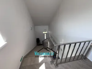 Pronájem kanceláře, Hulín, Vrchlického, 300 m2