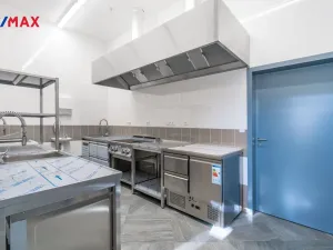 Prodej komerční nemovitosti, Karlovy Vary, 1967 m2