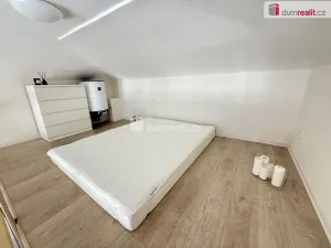 Pronájem bytu 1+kk, Praha - Smíchov, Na Valentince, 42 m2