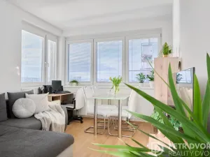 Prodej bytu 2+kk, Praha - Dolní Měcholupy, Honzíkova, 55 m2