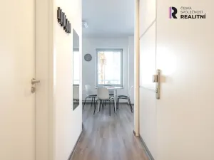 Pronájem bytu 1+kk, Zlín, Lorencova, 43 m2