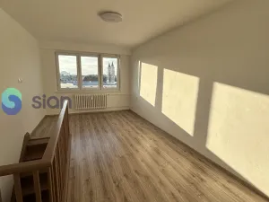 Pronájem atypického bytu, Ostrava, Sokolská třída, 60 m2