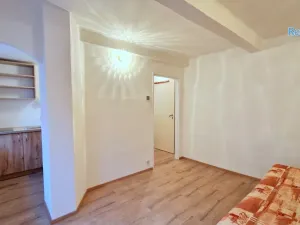 Pronájem bytu 1+kk, Praha - Strašnice, Pod strašnickou vinicí, 16 m2