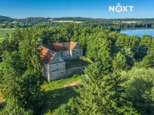 Prodej komerční nemovitosti, Buzice, 1800 m2