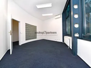 Pronájem kanceláře, Praha - Karlín, Pobřežní, 125 m2