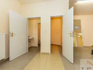 Pronájem obchodního prostoru, Karlovy Vary, Divadelní náměstí, 100 m2