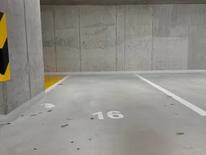 Pronájem garážového stání, Praha - Hloubětín, Poděbradská, 20 m2