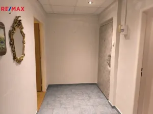 Pronájem bytu 2+1, Karlovy Vary, nábřeží Jana Palacha, 69 m2