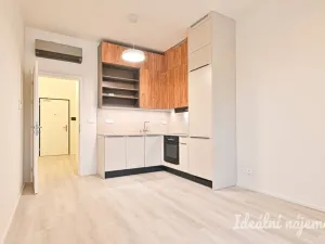 Pronájem bytu 1+kk, Brno, Komárovská, 29 m2