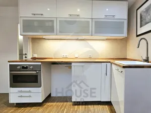 Prodej bytu 1+kk, Praha - Bohnice, V Zámcích, 36 m2