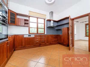 Pronájem rodinného domu, Praha - Břevnov, Oddělená, 316 m2