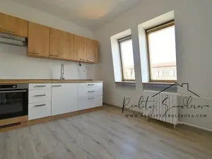 Prodej bytu 2+1, Hranice, Obránců míru, 60 m2