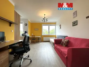 Pronájem bytu 1+kk, Praha - Hloubětín, Nademlejnská, 37 m2