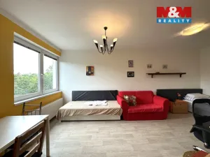 Pronájem bytu 1+kk, Praha - Hloubětín, Nademlejnská, 37 m2