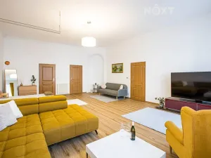 Prodej bytu 2+1, Jindřichův Hradec, nám. Míru, 100 m2