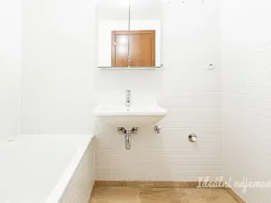 Pronájem bytu 2+kk, Praha, Podnádražní, 55 m2