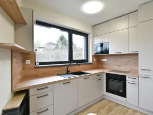 Pronájem bytu 3+kk, Praha - Petrovice, Dieselova, 80 m2