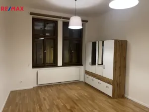 Pronájem bytu 1+1, Praha - Smíchov, Pivovarská, 56 m2