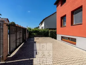 Prodej vícegeneračního domu, Praha - Štěrboholy, Pod areálem, 333 m2