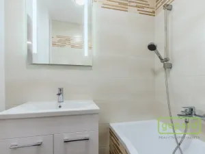 Prodej bytu 3+1, Praha, Hrusická, 73 m2