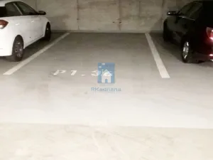 Pronájem garážového stání, Praha, U Slovanky, 12 m2