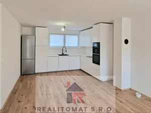 Pronájem rodinného domu, Chrášťany, 108 m2