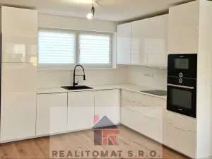 Pronájem rodinného domu, Chrášťany, 108 m2